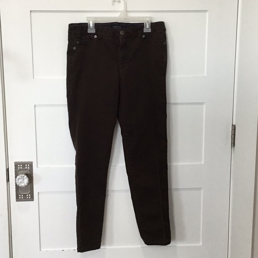 Intro by Jonathan Ross jeans.